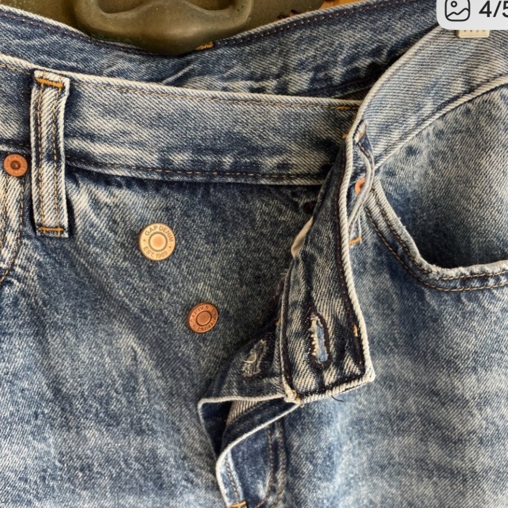 GAP Barrell High Rise Jean with Assymetric Waistand Button Fly - Picture 4 of 4